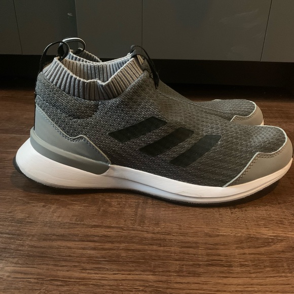 adidas Shoes - Unisex Adidas slip on athletic shoes.
